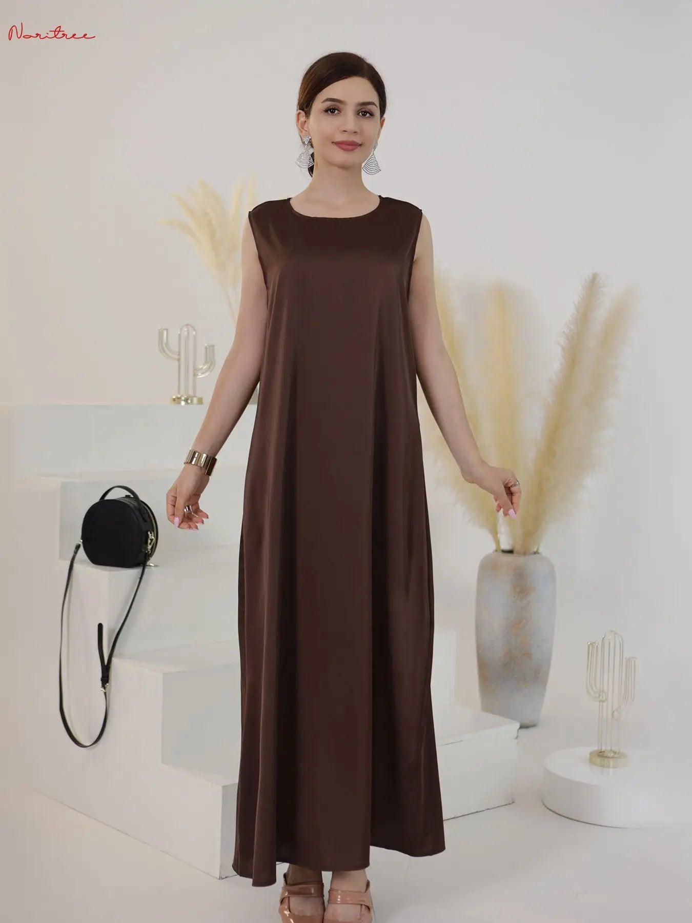 Robe Abaya soyeuse tendance à porter à l'intérieur