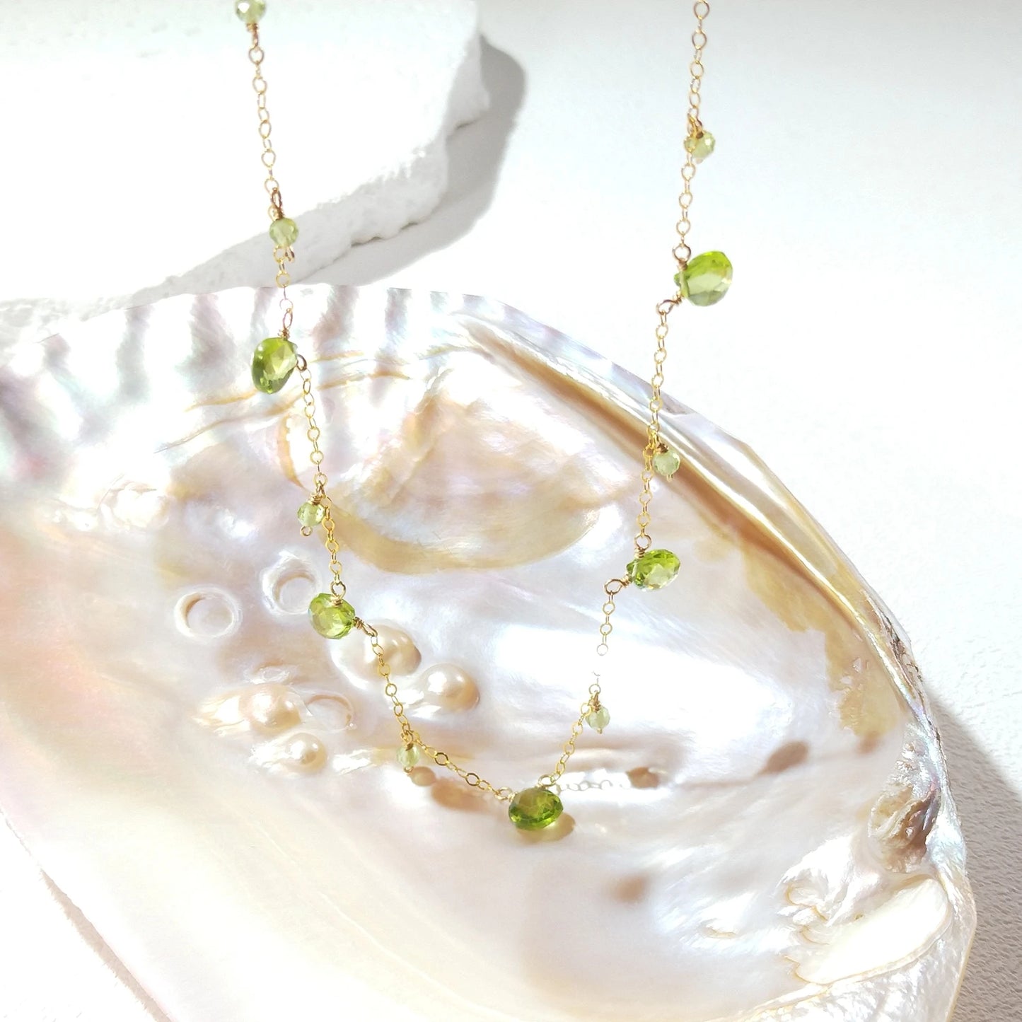 Collier ras-de-cou en péridot RenewGlow — Plaqué or 14 carats