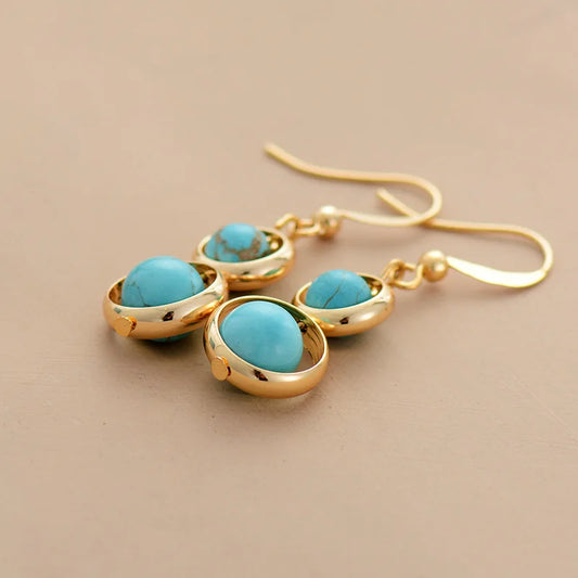 Boucles d'oreilles créoles TurquoiseTwist — Plaqué or et pierre naturelle