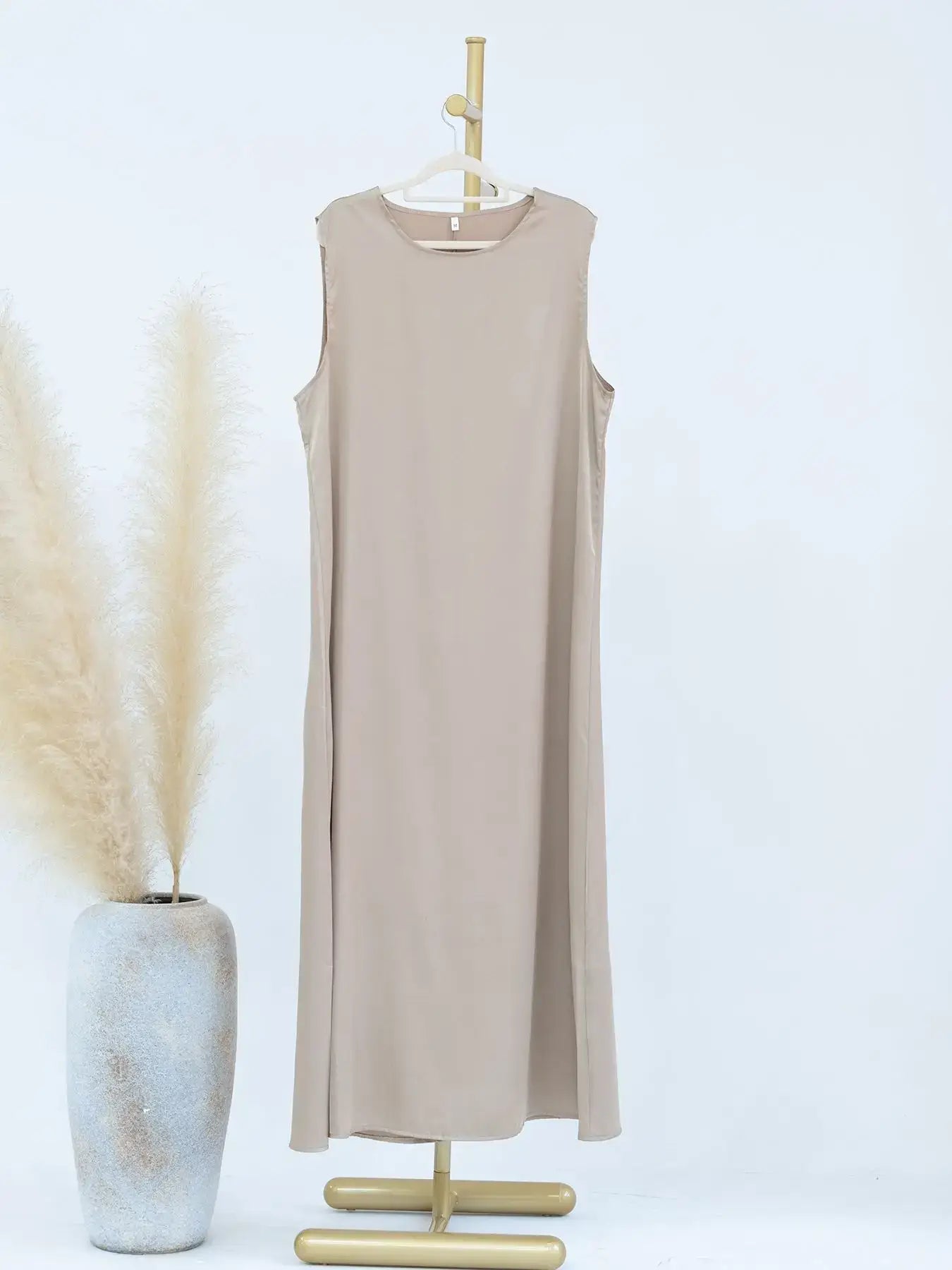 Robe Abaya soyeuse tendance à porter à l'intérieur