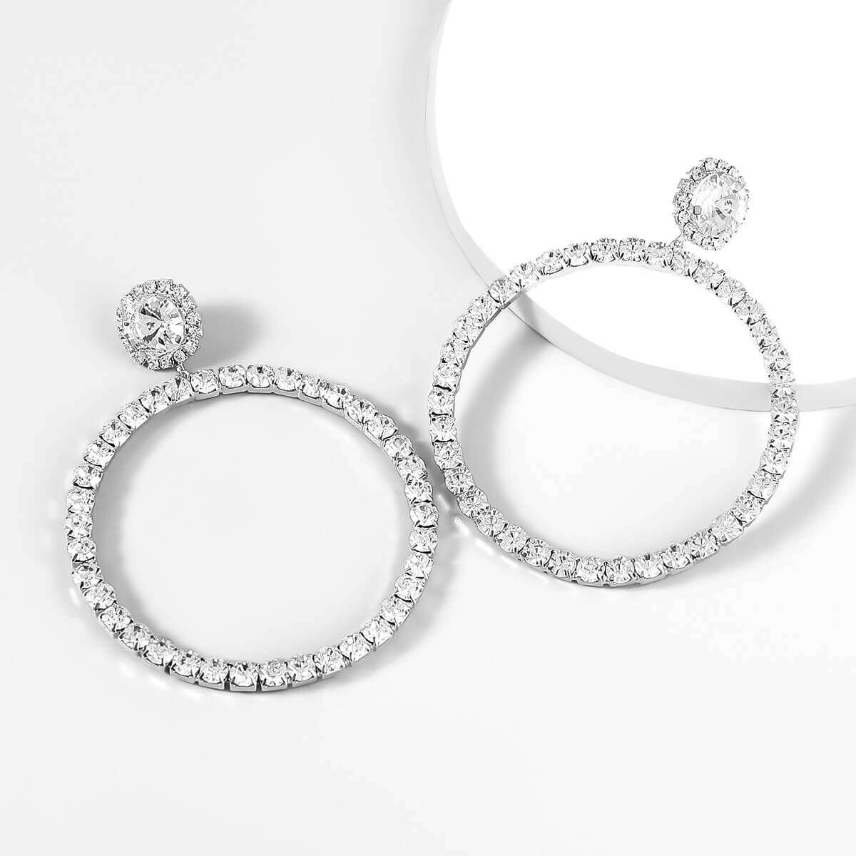 Boucles d'oreilles créoles classiques en strass
