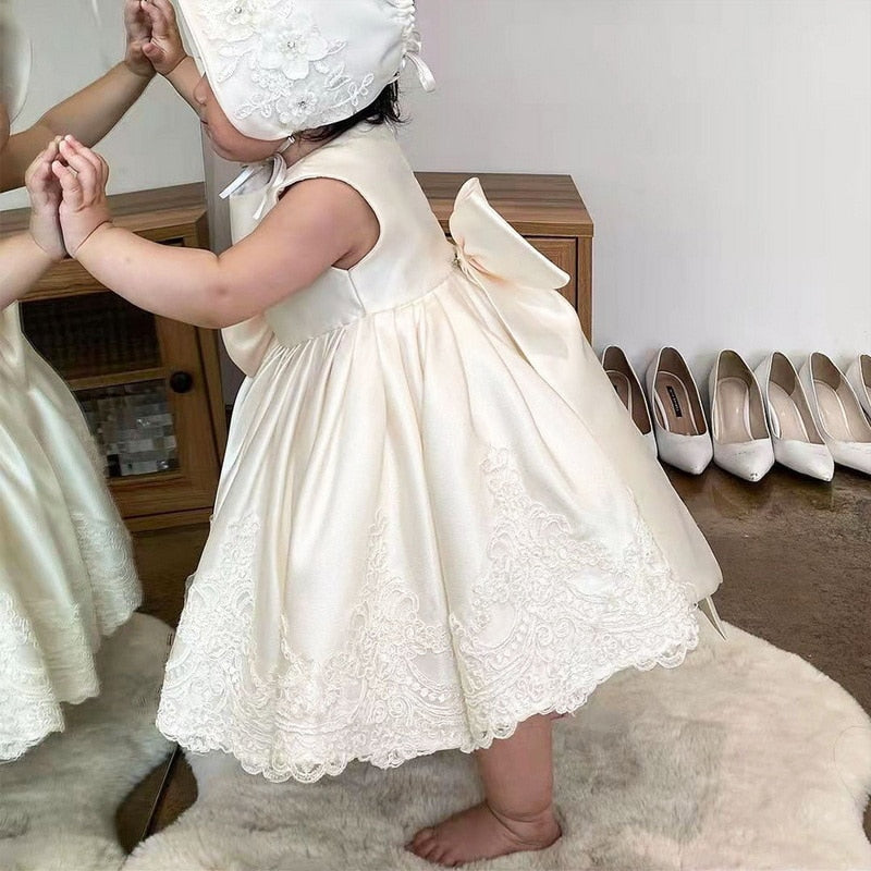 Robe de fête crème pour petite princesse